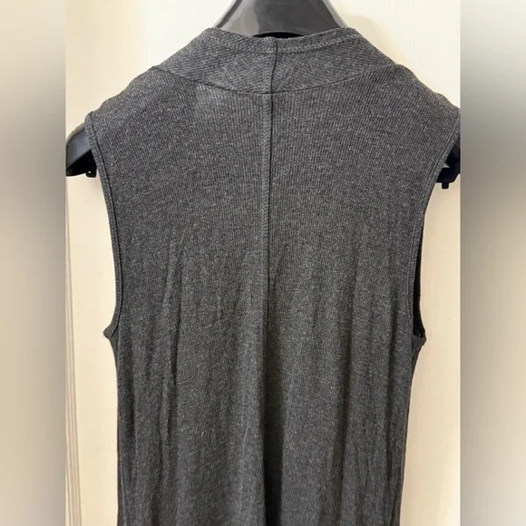 CABLE & GAUGE DARK GREY THIN KNIT VEST - Picture 9 of 16